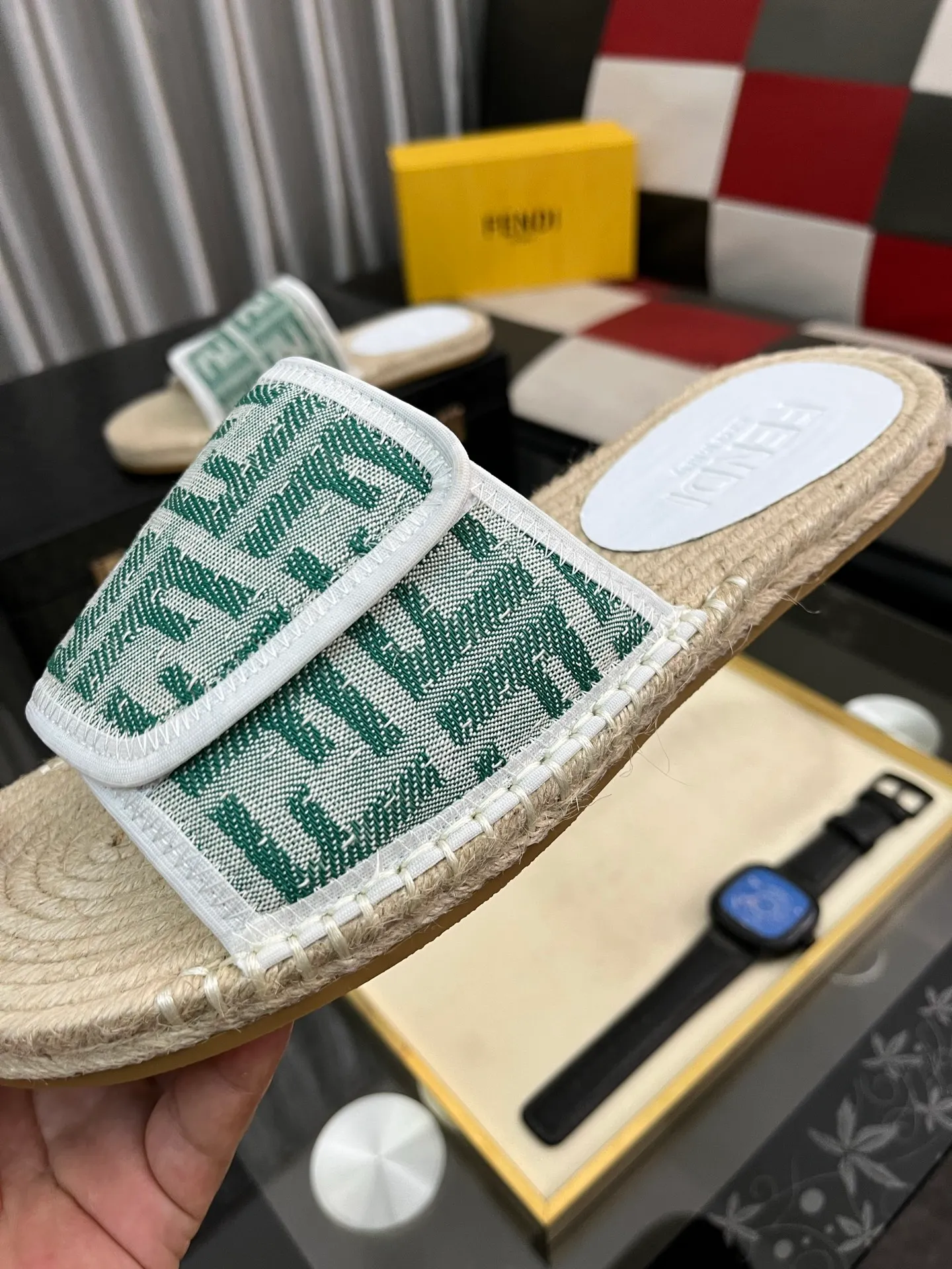 Men's shoes💰320⌚️⌚️[FENDI~Fendi slippers] High-end men's shoes brand official website 1:1 latest masterpiece: original mold customization, fabrics made of imported original materials, upgraded outsole, lighter, top quality in the market, simple and tasteful, a must-have for fashionistas, fashion is at your feet, full of confidence, the same style at the counter👍The season of summer slippers is here. Yardage: 38-44. Can be customized45.46.47